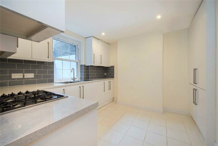 2 Bedroom Flat To Rent In Eversholt Street, Camden, London, NW1