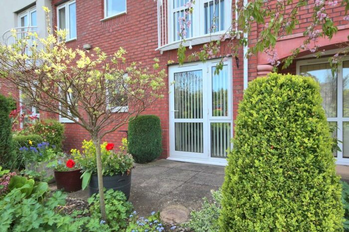 1 Bedroom Ground Flat To Rent In Holland Court, SK12