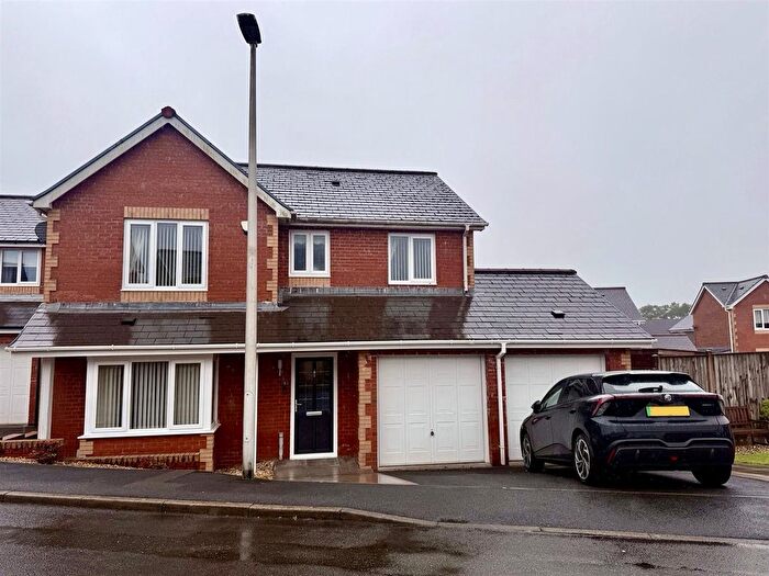 4 Bedroom Detached House For Sale In Clos Emily, Cross Hands, Llanelli, SA14