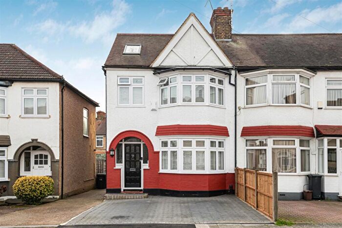 4 Bedroom End Of Terrace House For Sale In Hazelwood Road, Enfield, EN1