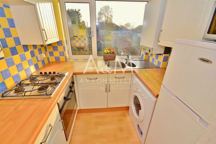 2 Bedroom Maisonette To Rent In Fullwell Avenue, Ilford IG5