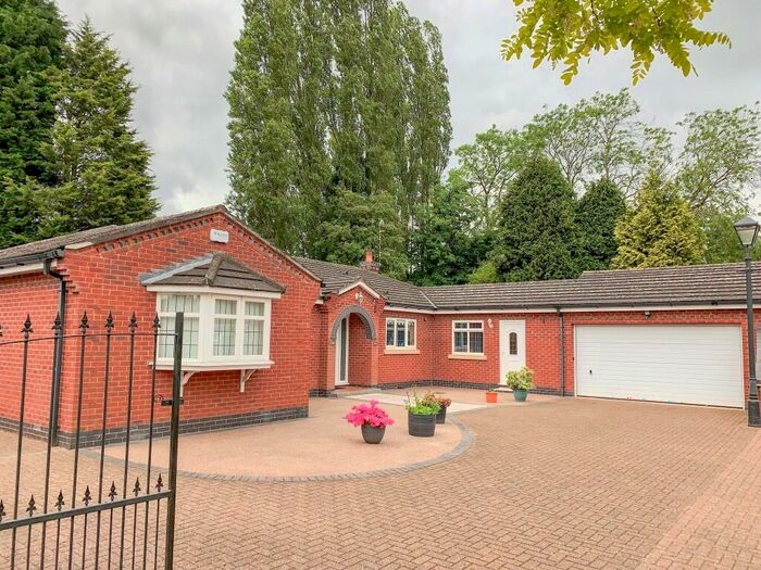 3 Bedroom Bungalow To Rent In Groby Road, Leicester, Leicestershire, LE3