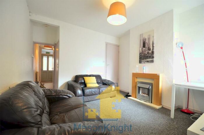 3 Bedroom End Of Terrace House To Rent In Westminster Rd, Selly Oak. Mins To University Of Birmingham, B29