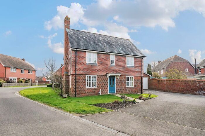 3 Bedroom Detached House For Sale In Morris Drive, Billingshurst, RH14