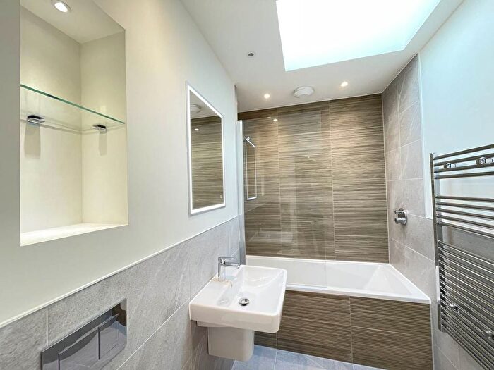 1 Bedroom Flat To Rent In High Street, Sunninghill, Ascot, SL5