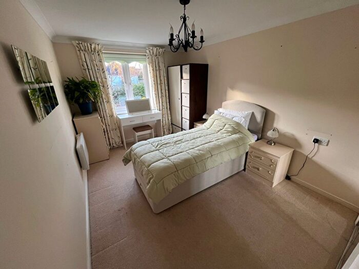 1 Bedroom Flat To Rent In Prices Lane, Reigate, RH2