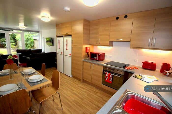 8 Bedroom Detached House To Rent In Sparkford Close, Winchester, SO22