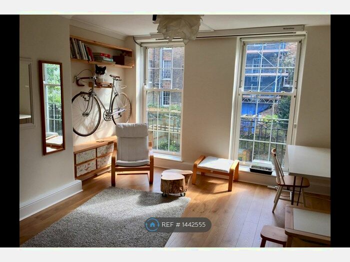 2 Bedroom Flat To Rent In Moffat House, London, SE5