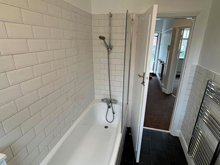 2 Bedroom Bungalow To Rent In Cliff Road, Carlton, Nottingham, NG4