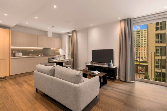 Studio To Rent In Nine Elms Lane, London, SW11