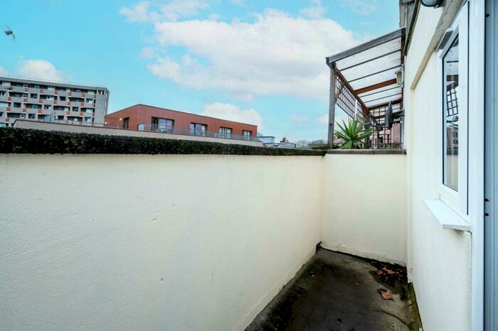 Studio To Rent In Hackney Road, Hackney, London, E2