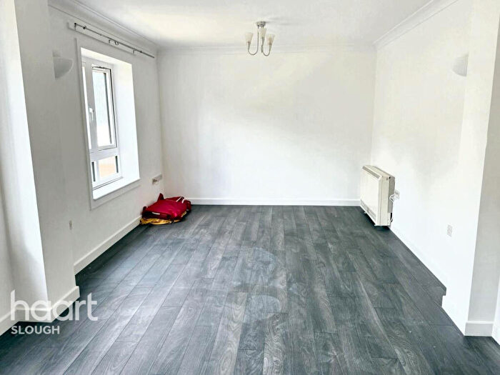 2 Bedroom Apartment For Sale In Buckingham Avenue, Slough, SL1