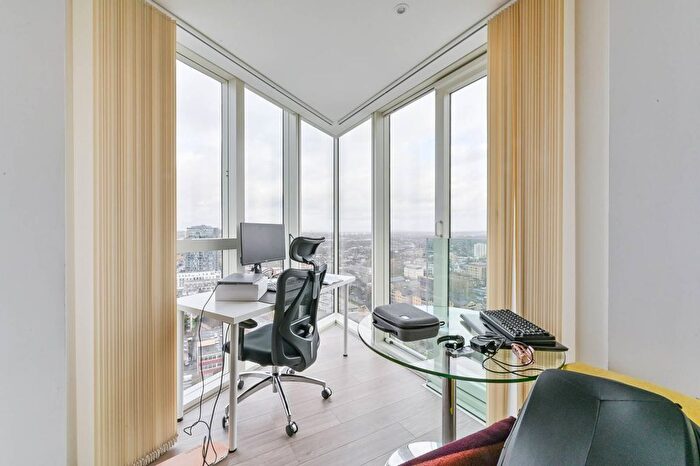 1 Bedroom Flat To Rent In Pinnacle Apartments, East Croydon, Surrey, CR0