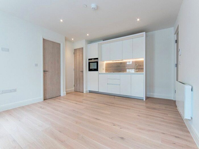 1 Bedroom Flat To Rent In King George's Walk, Esher High Street, Esher, Surrey, KT10