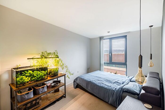 2 Bedroom Flat For Sale In Queensway, Nobel House, RH1