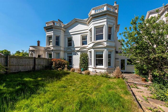 3 Bedroom Apartment For Sale In Western Terrace, The Park, NG7