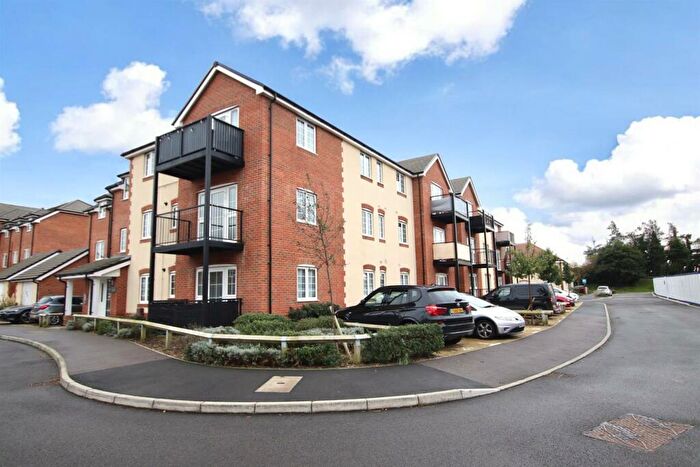 2 Bedroom Apartment For Sale In Woods Road, Chichester, PO19