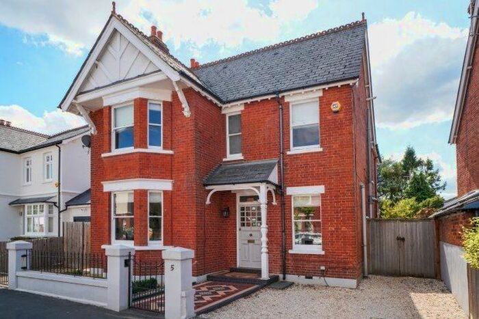 5 Bedroom Property To Rent In Mount Pleasant, Weybridge, KT13