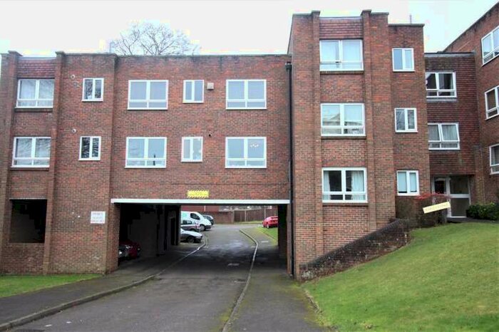 1 Bedroom Flat To Rent In Harvey Road, GU1