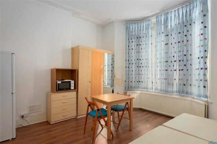 Studio To Rent In Sutton Court Road, Chiswick, W4