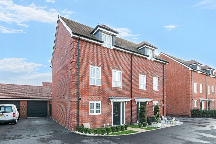 3 Bedroom Semi Detached House For Sale In Troon Road, Boorley Green, Southampton, SO32