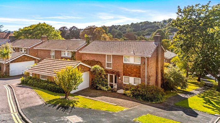 4 Bedroom Detached House For Sale In Varndean Drive, Varndean Park Estate, Brighton, BN1