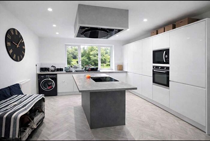 2 Bedroom Flat For Sale In Bakers Way, Bridgend, CF32