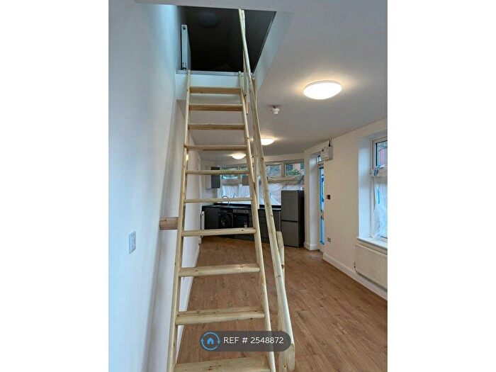 Studio To Rent In The Ridgeway, London, NW7