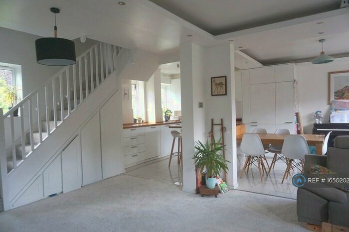 3 Bedroom Maisonette To Rent In Wellington, London, N8