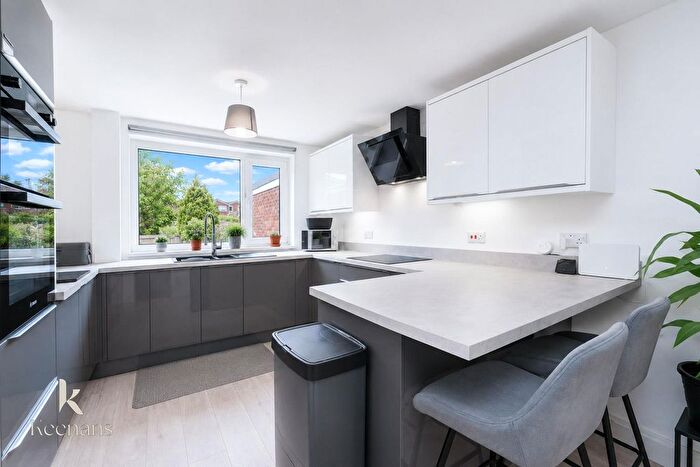 3 Bedroom Mews For Sale In Richmond Walk, Radcliffe, M26