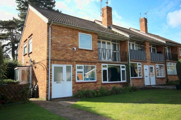 2 Bedroom Maisonette To Rent In Hermitage Drive, Twyford, Reading, Berkshire, RG10