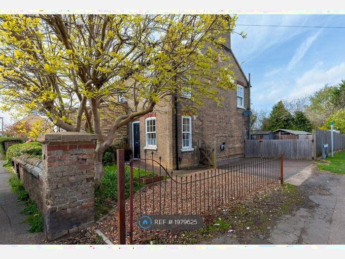 2 Bedroom End Of Terrace House To Rent In Church Road, Stotfold, Hitchin, SG5