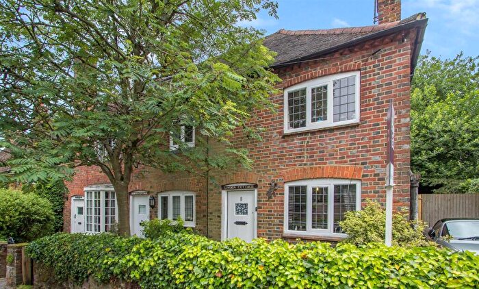2 Bedroom Cottage To Rent In High Street, Limpsfield, Oxted, RH8