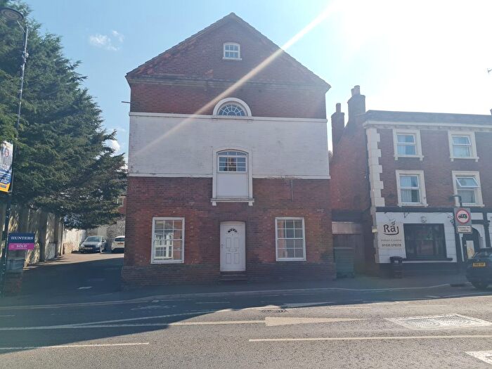 2 Bedroom Flat For Sale In Flat, Tooleys Mill, Old Road, Leighton Buzzard, Bedfordshire, LU7
