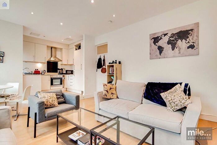 2 Bedroom Apartment For Sale In Brondesbury Villas, London, NW6