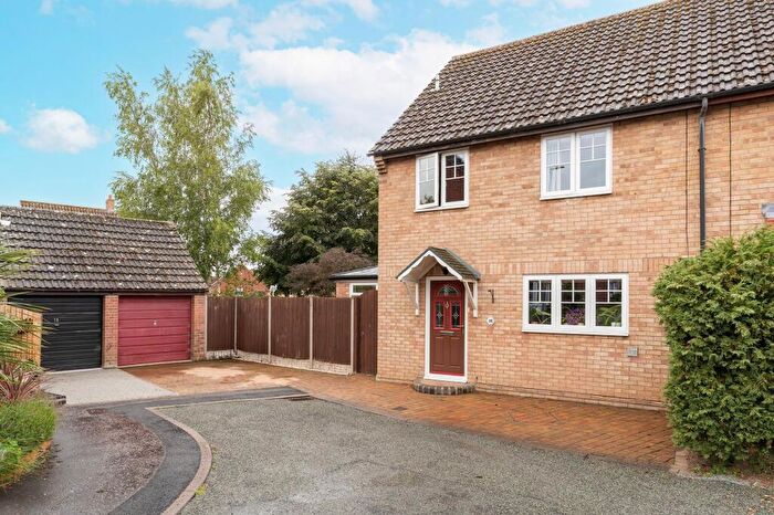 4 Bedroom Semi-Detached House For Sale In Peck Close, Norwich, NR5