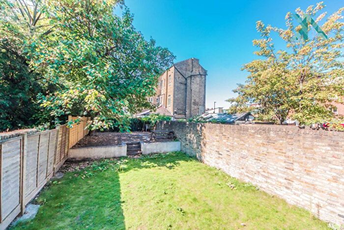 Studio To Rent In Brixton Hill, Brixton, London, SW2