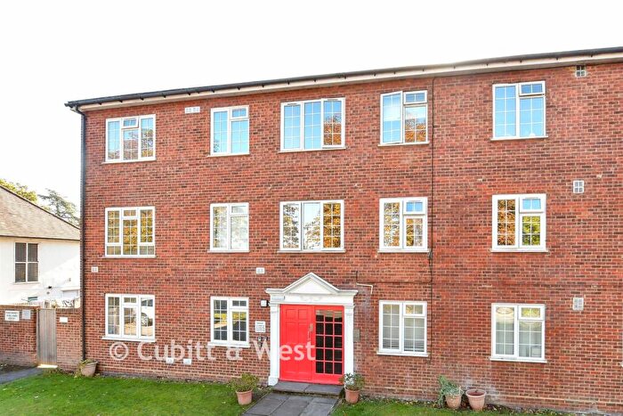 1 Bedroom Flat For Sale In Bucklers Way, Carshalton, Surrey, SM5