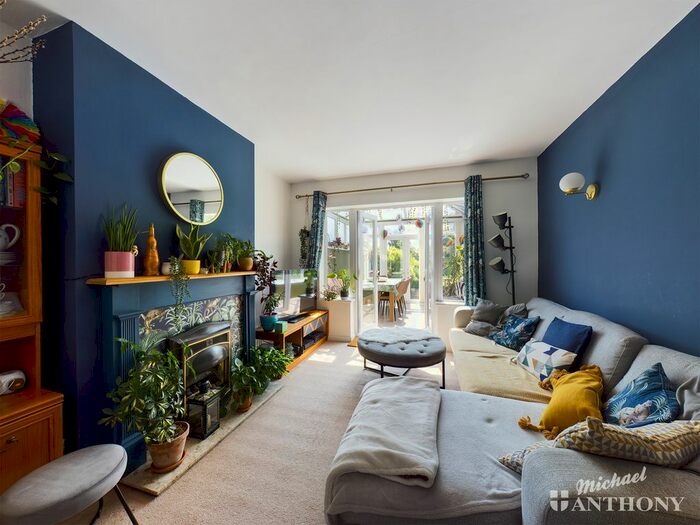 3 Bedroom Terraced House For Sale In Tring Road, Aylesbury, Buckinghamshire, HP20