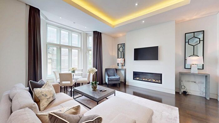 1 Bedroom Flat To Rent In Green Street, Mayfair, W1K