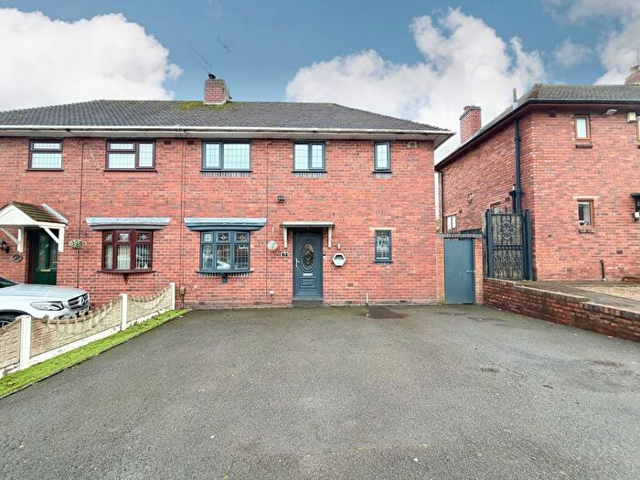 3 Bedroom Semi Detached House For Sale In Newland Grove, Dudley, DY2