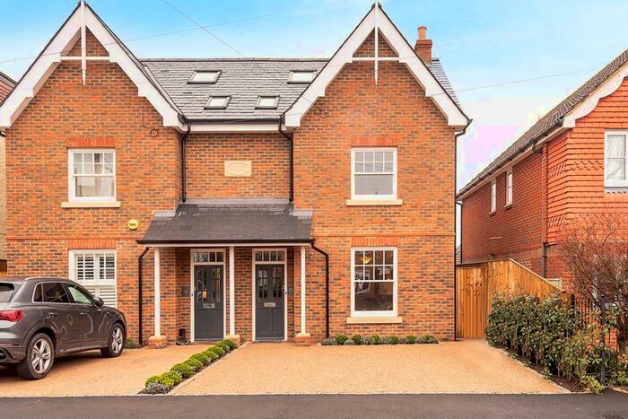 3 Bedroom Semi-Detached House To Rent In Marlow, SL7