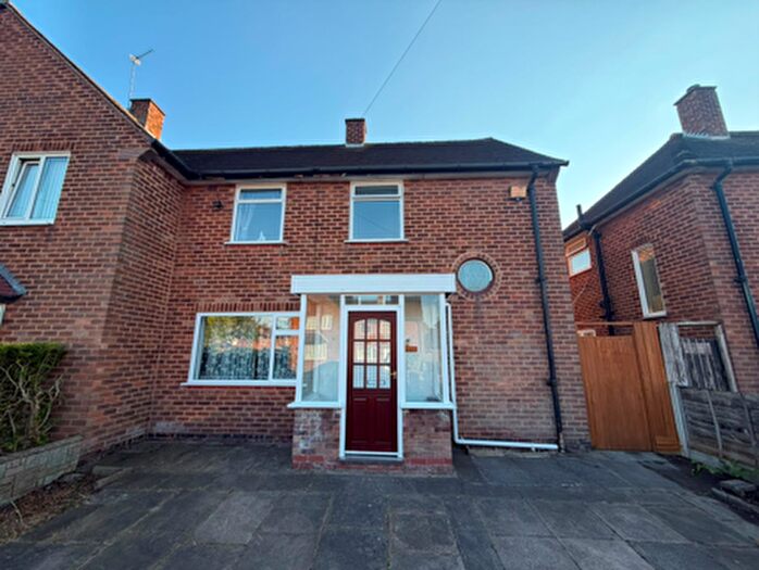 3 Bedroom Semi-Detached House To Rent In Daylesford Road, Solihull, B92