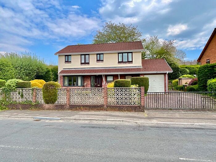 4 Bedroom Detached House For Sale In Victoria Road, Fleur De Lis, Blackwood, NP12