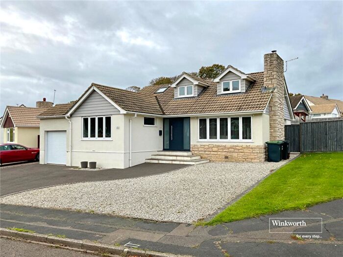 4 Bedroom Bungalow For Sale In Kilmington Way, Highcliffe, Dorset, BH23