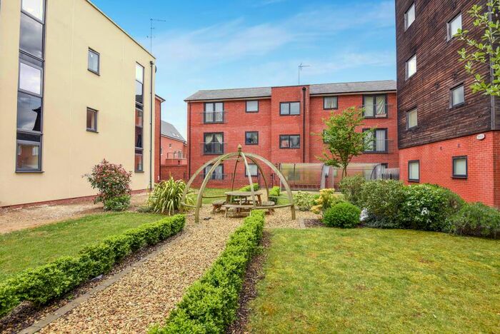 2 Bedroom Apartment To Rent In Irving Path, Aylesbury, HP19
