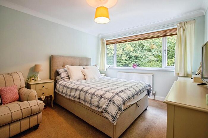 3 Bedroom Terraced House For Sale In Gray Court, Leeds, LS15