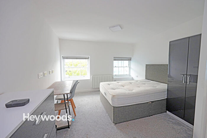 House Of Multiple Occupation To Rent In Room, Ironmarket, ST5