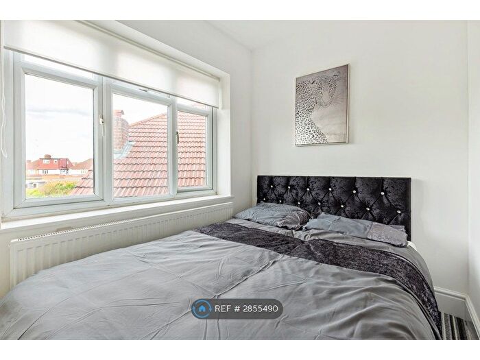 1 Bedroom Studio To Rent In Broad Walk Hounslow West, Hounslow West/London, TW5