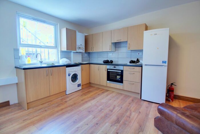 3 Bedroom Flat To Rent In Leytonstone High Road, London, E15